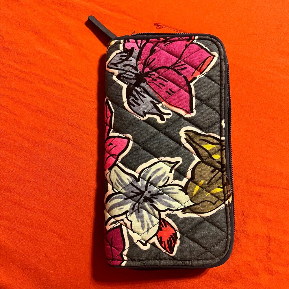 Vera Bradley RFID Georgia Zip Around Accordion Wallet-Falling Brand New - Picture 2 of 5